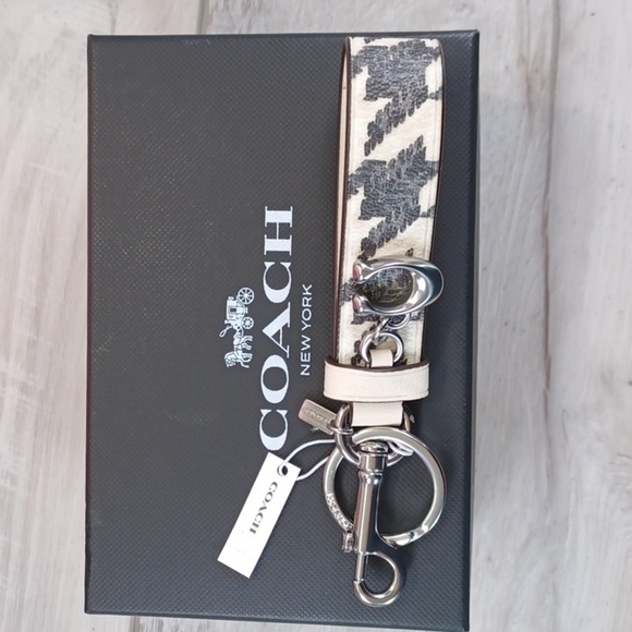 Coach Keyring Houndstooth NWT - Picture 4 of 9